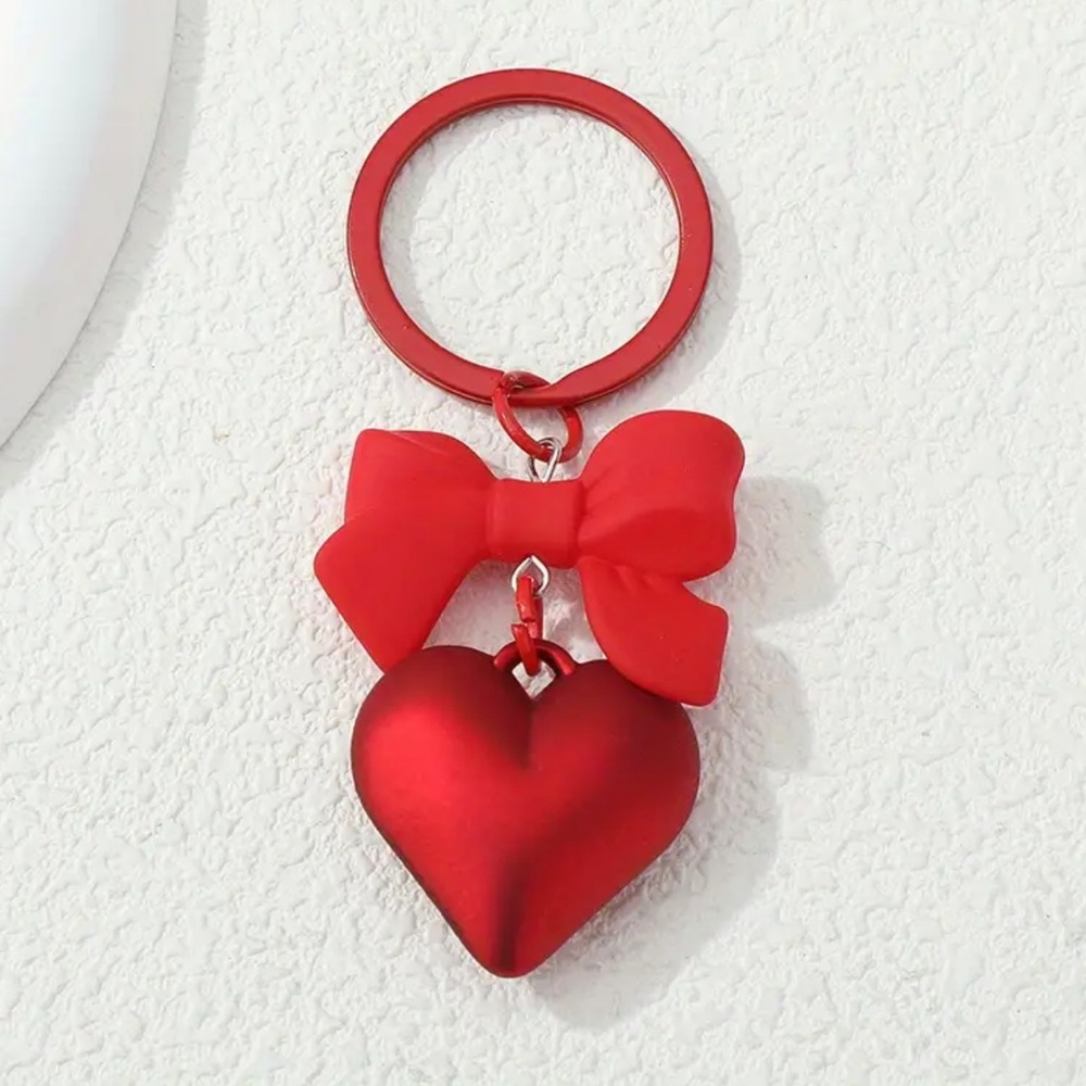 HEART AND BOW KEYCHAIN
